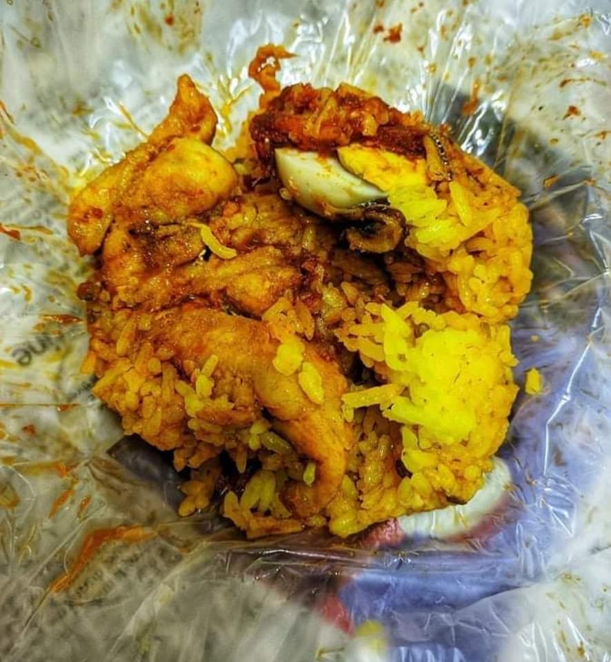 nasi lemak ayam RM2.50