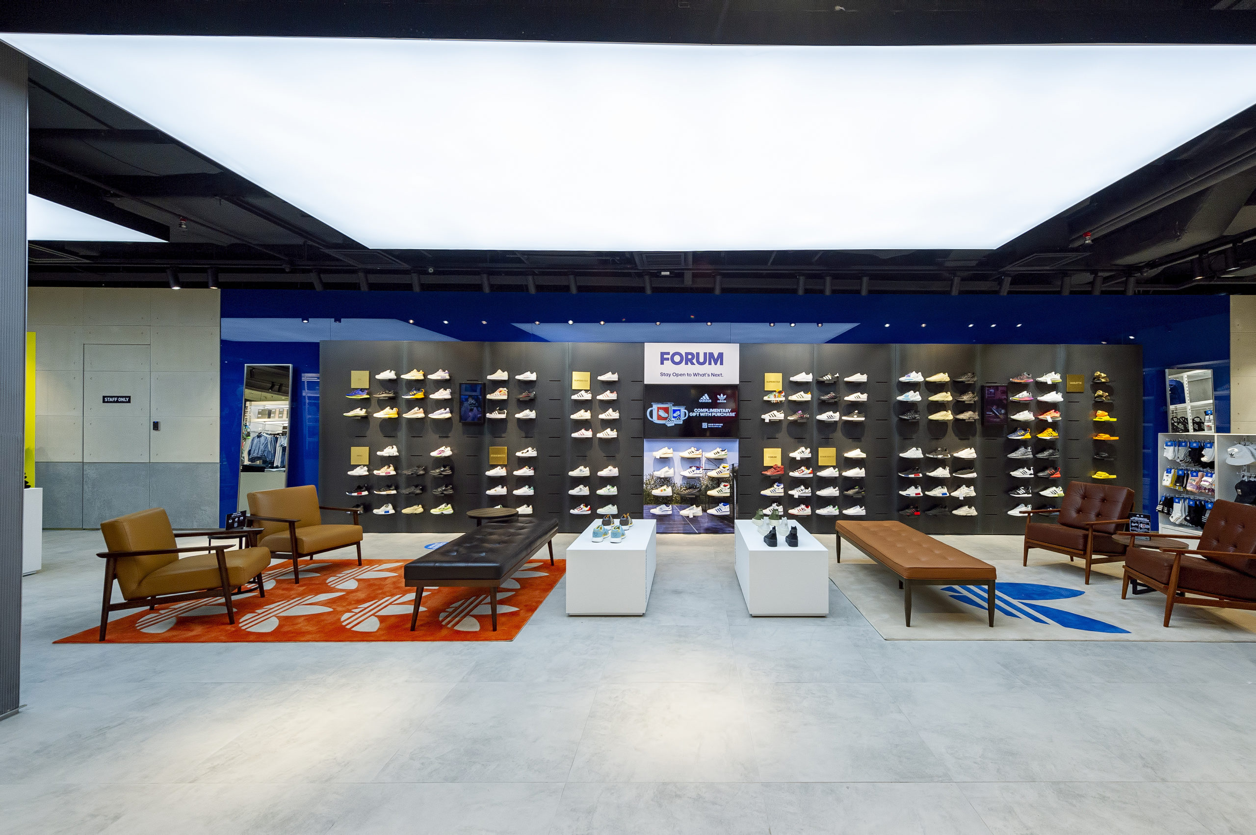 Adidas Brand Center / Storeage